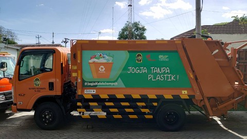 Salah satu compactor pengangkut sampah milik DLH Kota Yogyakarta. Foto: Widi RH Pradana