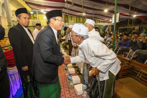 Plt Ketua Umum PPP Mardiono menghadiri Perayaan Khatmil Quran di Ponpes Al-Asyariyyah Wonosobo Foto: Dok. Istimewa