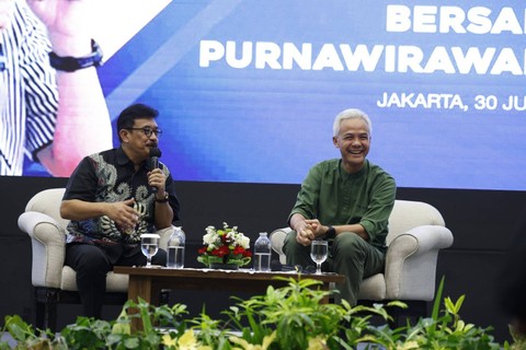 Purnawirawan TNI/Polri di hadapan bakal calon presiden 2024 dari PDIP, Ganjar Pranowo. Foto: Dok. Istimewa