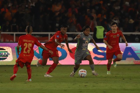 Pertandingan Persija Jakarta melawan Persebaya Surabaya dalam lanjutan Liga 1 di Stadion Gelora Bung Karno, Jakarta, Minggu (30/7/2023). Foto: Dicky Adam Sidiq/kumparan