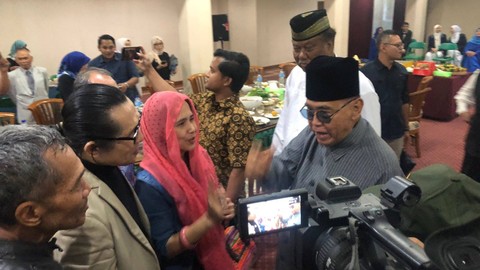 Panji Gumilang memberi keterangan saat mengadakan acara ulang tahun yang ke-77 di Masjid Rahmatan Lil Alamin pada Minggu (30/7/2023). Foto: kumparan