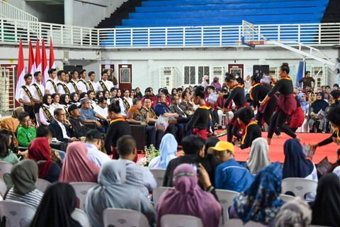 Menparekraf Sandiaga Uno menghadiri acara "Ngobrol Pintar (Ngopi) Ekonomi Kreatif" di Wahana Ekspresi Poesponegoro, Kabupaten Gresik, Jawa Timur, Senin (31/7/2023). Foto: Dok. Istimewa