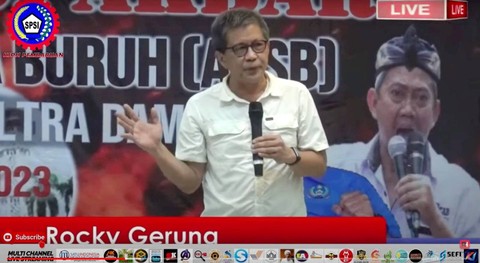 Pidato Rocky Gerung saat sebut "bajingan totol". Foto: Youtube/Rocky Gerung Official
