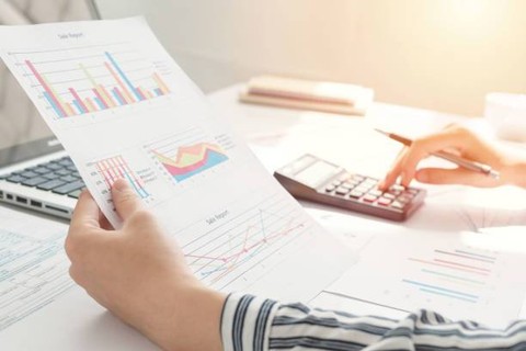 Ilustrasi Jelaskan Perkembangan Akuntansi Di Indonesia, Foto: Unsplash/Khaosai Wongnatthakan.