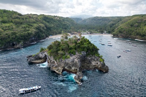 Pantai Crystal Bay, Nusa Penida. Foto: HENRY LU TZE SIANG/Shutterstock