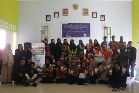 Mahasiswa Biologi FMIPA Untan gelar kegiatan Program Pembinaan Mahasiswa Wirausaha (P2MW) di Desa Sungai Kakap. Foto: Dok. Istimewa