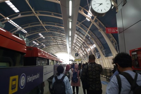 Suasana Stasiun LRT Harjamukti yang akan ditinjau Presiden Jokowi, Kamis (3/8/2023). Foto: Nadia Riso/kumparan