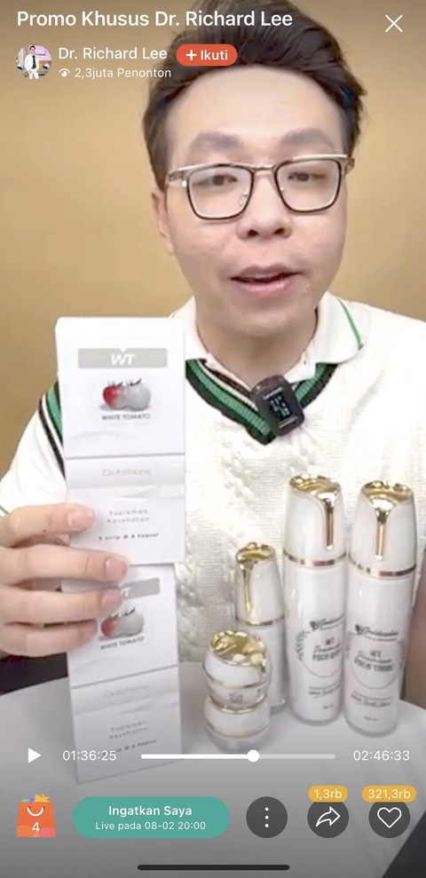 Dokter Richard saat melakukan sesi live streaming di Shopee Live. Dok. Istimewa.