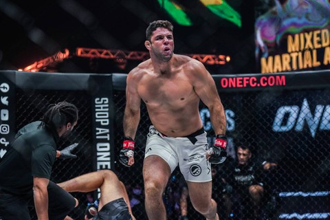 Marcus "Buchecha" Almeida sesaat setelah mengalahkan Kirill Grishenko. Foto: ONE Championship
