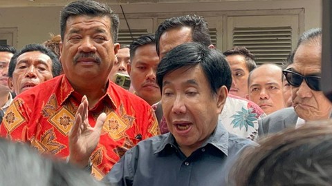 Guruh Soekarnoputra memberikan klarifikasi soal rumahnya jelang disita PN Jakarta Selatan, Kamis (3/8/2023). Foto: Haya Syahira/kumparan