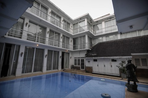 Suasana rumah dan kolam renang di dalam rumah Guruh Soekarnoputra di Kebayoran Baru, Jakarta Selatan. Foto: Jamal Ramadhan/kumparan