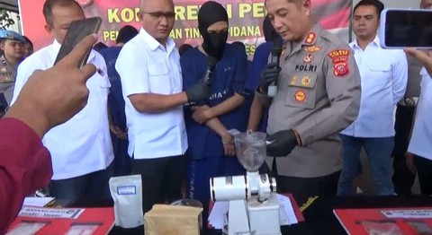 Pers rilis kasus peredaran ganja di Polres Cimahi. Foto: Dok. Istimewa