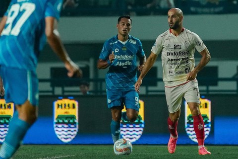Persib Bandung melawan Bali United pada pertandinga lanjutan Liga 1.   Foto: Instagram/@baliunitedfc