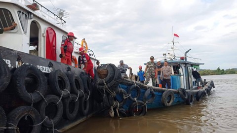 Tim SAR gabungan melakukan pencarian terhadap korban. Foto: Dok. SAR Pontianak