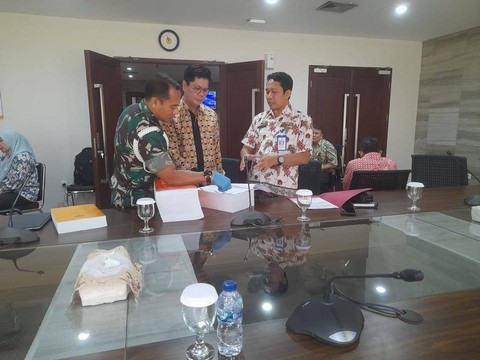 22 Penyidik Puspom TNI dan 8 KPK Geledah Kantor Basarnas Foto: Puspom TNI