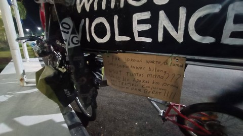 Miftahudin Ramli alias Midun mengayuh sepeda Malang-Jakarta demi mencari keadilan bagi korban Tragedi Kanjuruhan. Foto: Farusma Okta Verdian/kumparan