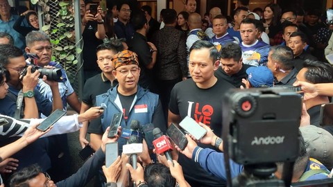 Bacawapres Koalisi Perubahan untuk Persatuan, Anies Baswedan, bersama Ketua Umum Partai Demokrat, Agus Harimurti Yudhoyono (AHY), di Bandung pada Sabtu (5/8/2023). Foto: Rachmadi Rasyad/kumparan