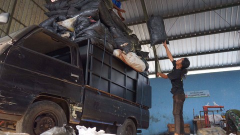 Sampah rosok siap angkut. Foto: Arif UT / Pandangan Jogja