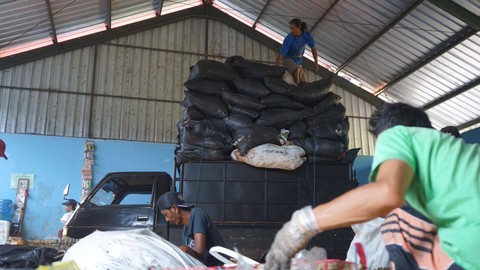Sampah rosok siap angkut. Foto: Arif UT / Pandangan Jogja