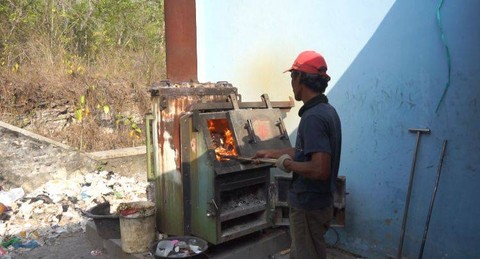 Pembakaran sampah residu di Guwosari, Pajangan, Bantul. Foto: Arif UT / Pandangan Jogja