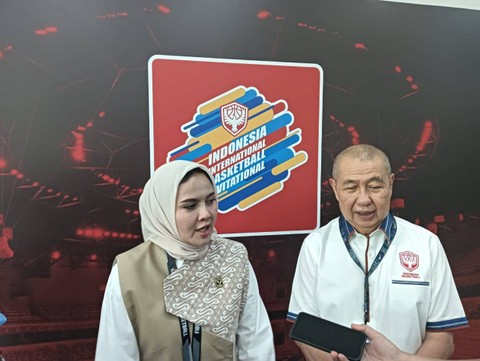 Sekjen Perbasi, Nirmala Dewi (kiri), dan Ketua Umum Perbasi, Danny Kosasih, usai peresmian Indonesia Arena di Jakarta, Senin (7/8). Foto: Jodi Hermawan/kumparan