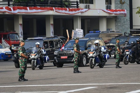 Prajurit Pasukan Pengamanan Presiden (Paspampres) memeragakan simulasi penanganan ancaman terhadap kepala negara Mako Paspampres, Jakarta, Senin (7/8/2023). Foto: Aditya Pradana Putra/ANTARA FOTO