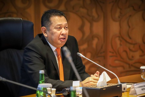 Ketua Majelis Permusyawaratan Rakyat (MPR) RI Bambang Soesatyo memimpin Rapat Pimpinan MPR RI di Ruang Rapat Pimpinan Lantai 9, Gedung Nusantara III MPR RI, Jakarta, Selasa (8/8/2023). Foto: Jamal Ramadhan/kumparan