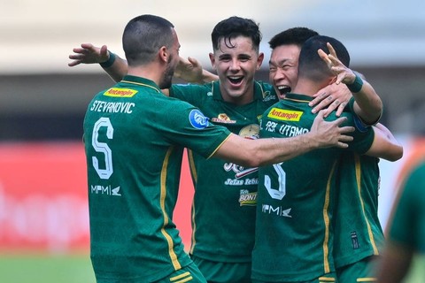 Bhayangkara vs Persebaya. Foto: M Risyal Hidayat/ANTARA FOTO