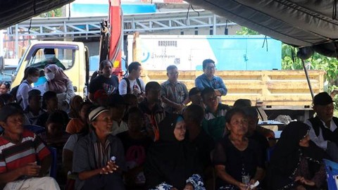 Masyarakat di Desa Likupang II, Kabupaten Minahasa Utara, antusias mengikuti pengobatan gratis yang digelar oleh Lantamal VIII Manado dengan PLN Suluttenggo dalam rangka menyambut Hari Kemerdekaan RI