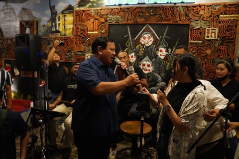 Bacapres partai Gerindra Prabowo Subianto saat temui relawan Jokowi dan Gibran di Solo, Jawa Tengah, pada Rabu (9/8/2023) malam. Foto: Dok. Istimewa