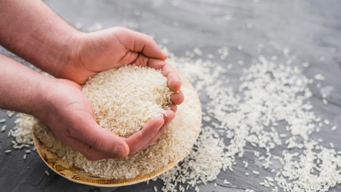 Foto Beras Sebagai Bahan Pangan Pokok (Sumber: Shutterstock)