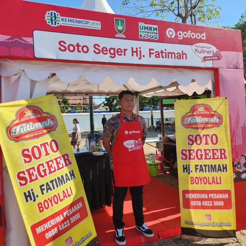 Pelaku usaha di event Petualangan Kuliner Juara Solo GoFood di pameran Hari UMKM Nasional Expo 2023, Solo (11/8/2023). Foto: Azalia Amadea/kumparan