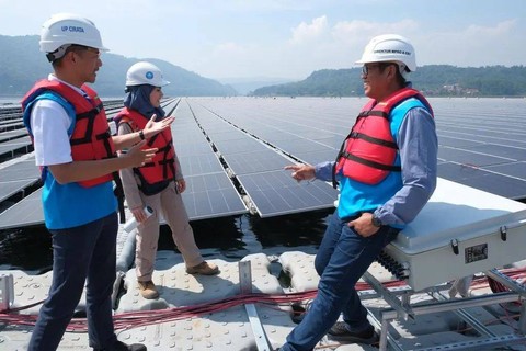 Proyek panel surya di Jawa Barat. Foto: Instagram/@semureza