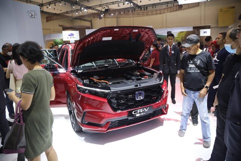 Honda CR-V Hybrid di GIIAS 2023 di ICE BSD, Tangerang, Sabtu (12/8/2023).  Foto: Aditia Noviansyah/kumparan