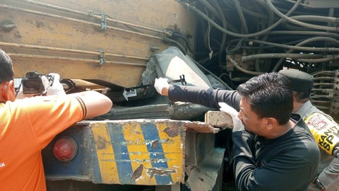 Suasana di lokasi kejadian seorang pekerja di Pelabuhan Merak, yang terjepit crane, Sabtu (12/8/2023). Foto: Dok. Polres Cilegon