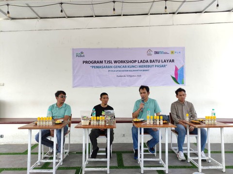 Program TJSL workshop lada Batu Layar 'Pemasaran Gencar Kunci Merebut Pasar'. Foto: Dok. PLN Kalbar
