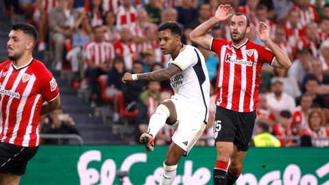 Aksi Rodrygo Goes saat laga Athletic Bilbao vs Real Madrid dalam pekan perdana Liga Spanyol 2023/24 di Stadion San Mames pada Minggu (13/8/2023) dini hari WIB. Foto: REUTERS/Vincent West