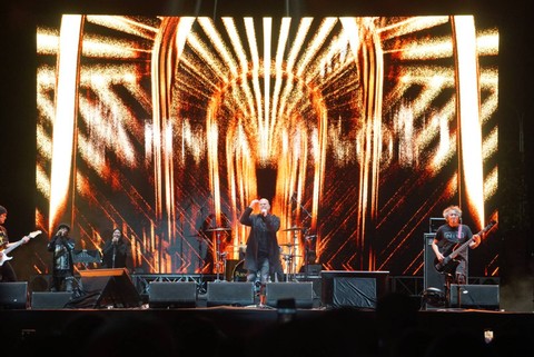 Grup musik Ahmad Band menghibur penonton The 90's Festival, Kemayoran, Jakarta, Minggu (13/8/2023). Foto: Iqbal Firdaus/kumparan