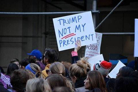Demo penolakan Presiden Donald Trump. Sumber: iStock.com