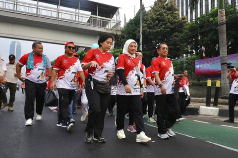 Menteri Ketenagakerjaan Ida Fauziyah melepas peserta fun bike dan fun walk di halaman Gedung Kementerian Ketenagakerjaan Jl Gatot Subroto Nomor 51 Jakarta, Minggu (13/8/2023). Dok Kemnaker 