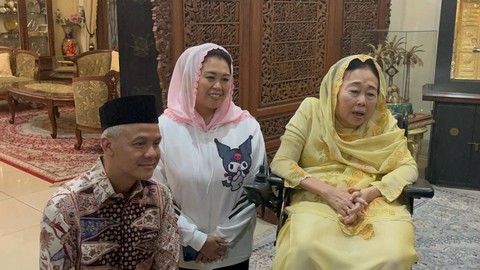 Ganjar Pranowo di kediaman Sinta Nuriyah di Ciganjur, Jagakarsa, Minggu (13/8/2023). Foto: Retyan Sekar/kumparan