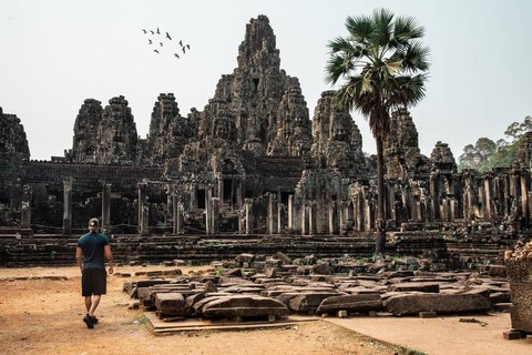 Tampak Depan Kolmplek Candi Angkor Wat. Foto oleh Tiago Cardoso dari Pexels