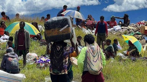 Sebanyak 7.500 warga di kawasan Papua Tengah terdampak kelaparan akibat gagal panen musim kekeringan ini. Foto: BBC Indonesia