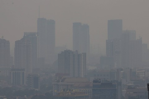 Polusi udara yang pekat menyelimuti Jakarta, Selasa (15/8/2023). Foto: Jamal Ramadhan/kumparan