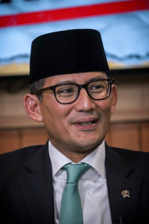 Menteri Pariwisata dan Ekonomi Kreatif Sandiaga Salahuddin Uno dalam program talkshow Info A1 kumparan.   Foto: Jamal Ramadhan/kumparan