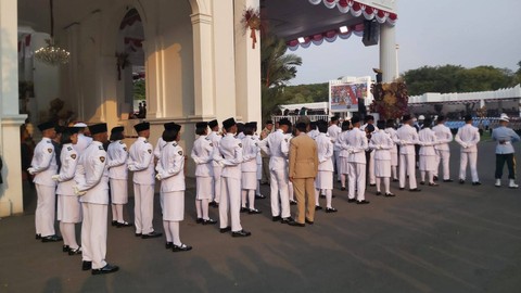 Tim Paskibraka Indonesia Jaya yang bertugas di upacara penurunan bendera. Foto: Nadia Riso/kumparan
