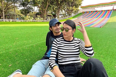Tyas Mirasih dan Tengku Tezi. Foto: Instagram/@tyasmirasih