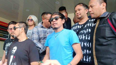 Band Radja Sambangi Kantor Polda Metro Jaya. Foto: Aprilandika Pratama/kumparan