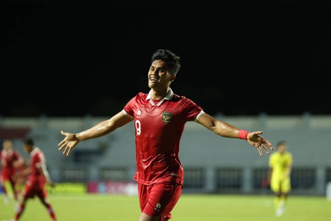 Timnas Indonesia U-23 menghadapi Malaysia U-23 dalam pertandingan Piala AFF U-23 2023 di Rayong Province Stadium, Jumat (18/8). Foto: PSSI