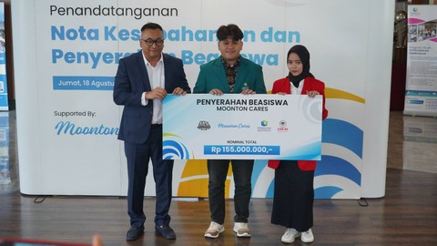 Penyerahan beasiswa program Moonton Cares "Membina Sang Legenda" kepada kepada mahasiswa-mahasiswi di Institut Perbanas dan Universitas Tujuh Belas Agustus, Jumat (18/8). Foto: Dok. Istimewa